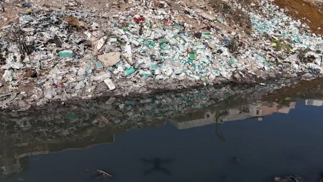 Adana’da Atık Su Deresi Çöplüğe Döndü 1